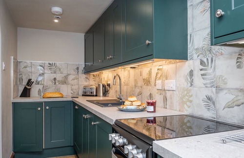 Watermouth Cottage | WATERMOUTH CASTLE, RHODODENDRON APARTMENT, pet friendly in Ilfracombe