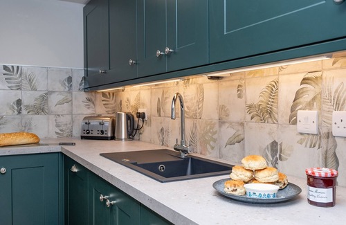 Watermouth Cottage | WATERMOUTH CASTLE, RHODODENDRON APARTMENT, pet friendly in Ilfracombe
