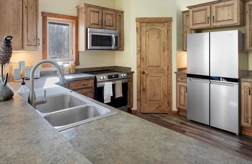 Missoula House | * * *Waters Edge Lodge* *