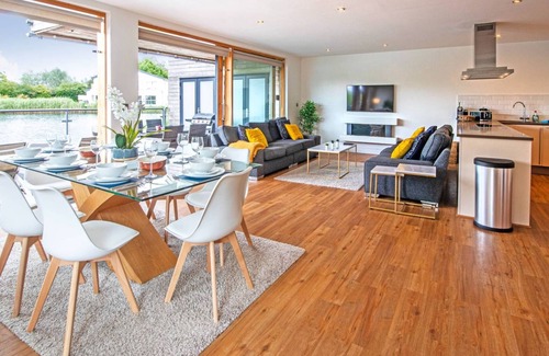 South Cerney House | Waters Edge 04, Waterside Lodge (P)