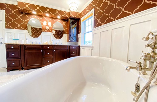 Lake George House | Waters Edge Cove