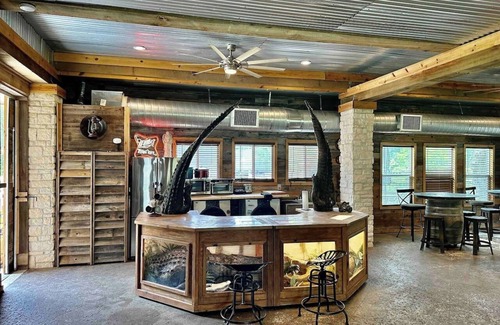 Tomball Cabin | Waters Edge Fishing Cabin