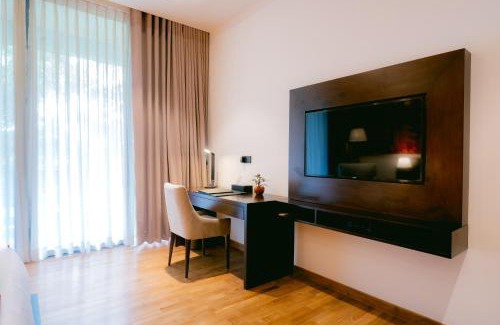 Battaramulla Hotel | Waters Edge Hotel