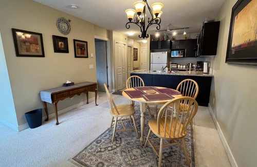 North End Apartment | WATERSCAPES RESORT KELOWNA 2 FULL BEDROOMS SUITE VACATION RENTALS, SHORT TERM RENTALS.