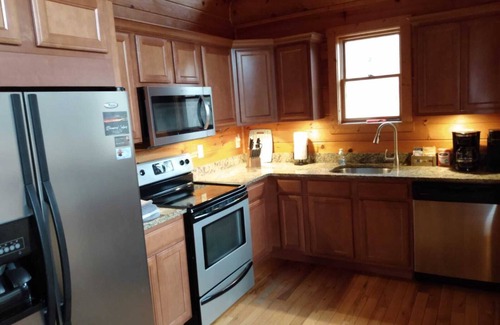 Bryson City Cabin | Watershed 7 - Ideal for Couples' Retreat or Family Gathering