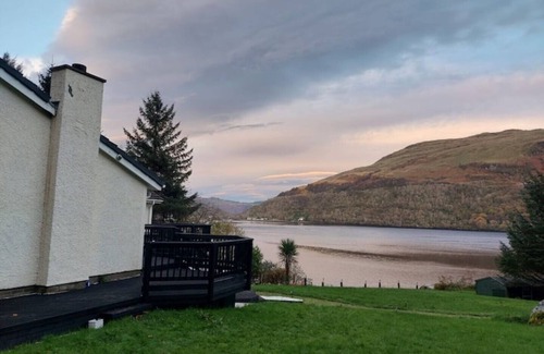 Arrochar Cottage | WATERSIDE 3 BED COTTAGE, HOT TUB, SAUNA, PVT BEACH