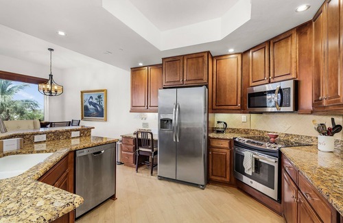 South Island Condo | Waterside #835: Bayscape Bliss 3BR/2BA Condo w/Pool!
