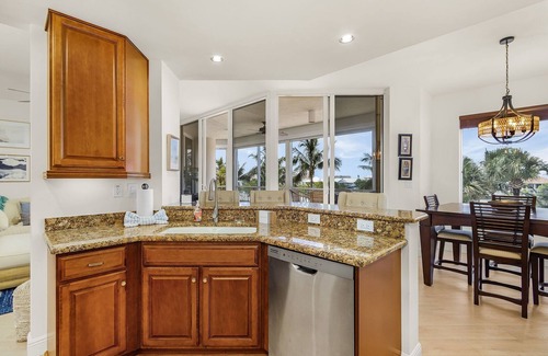 South Island Condo | Waterside #835: Bayscape Bliss 3BR/2BA Condo w/Pool!