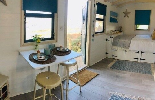 Hamble-le-Rice Apartment | Waterside Cabin - River Hamble