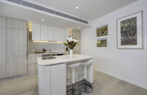 Newcastle West Apartment | Waterside - Chic Living-Views-CBD-Free Parking