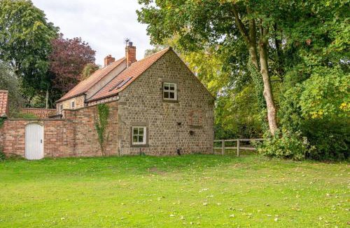 Markington House | Waterside Cottage