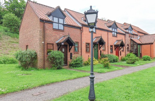 Whitby Cottage | WATERSIDE COTTAGE, pet friendly, with a garden in Whitby