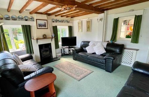 Linslade House | Waterside Cottage - Sleeps 11 on Grand Union Canal