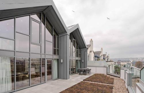 Bristol Floating Harbour Apartment | Waterside Living I Luxe Apartments