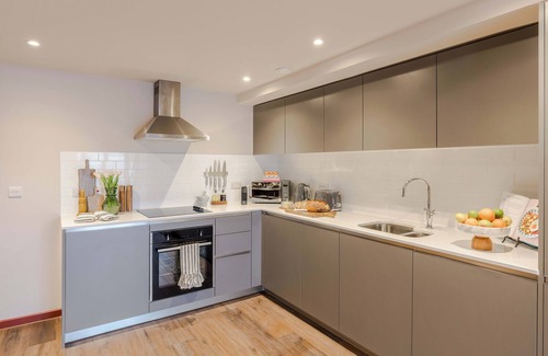 Bristol Floating Harbour Apartment | Waterside Living I Luxe Apartments