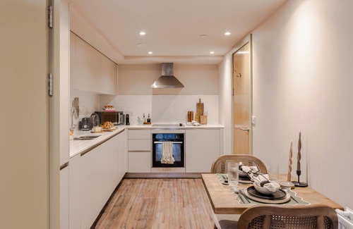 Bristol Floating Harbour Apartment | Waterside Living I Luxe Apartments