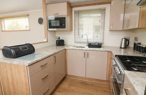 South Lakeland Leisure Village Cottage | WATERSIDE LODGE, country holiday cottage, with pool in Tewitfield
