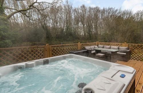 Rastrick House | Waterside Lodge