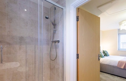 Milton Keynes House | Waterside Lodge Stunning 3 Bedroom House MK