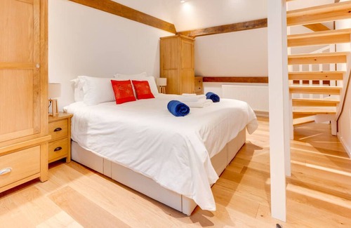 Ewhurst Green Ski Chalet | Waterside Lodge in Robertsbridge