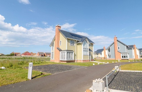 Beadnell House | WATERSIDE, pet friendly, country holiday cottage in Beadnell