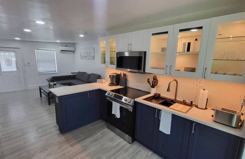 Vista Del Mar House | Waterside Serenity