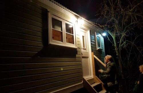 Low Catton Ski Chalet | Waterside Shepherds Hut