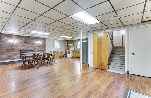 Oakville House | Watertown Home w/Yard: 1 Mi to Echo Lake Park!