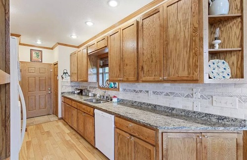 Centerville House | Waterview 3 bedroom/2.5 bath house on Piney Narrows. Pet-friendly