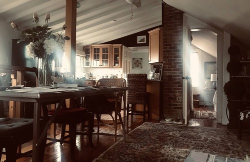 Bellevue Avenue Historic District Apartment | Waterview and Easy Walk to all Downtown Newport, Mansions, Cliffwalk, Thames St