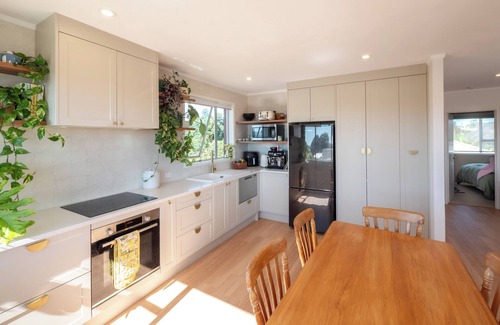 Waterview House | Waterview, Auckland Elegant modern living space