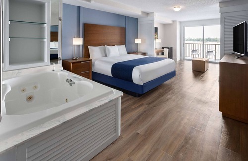 Vicksburg Hotel | WaterView Casino & Hotel, Trademark Collection by Wyndham