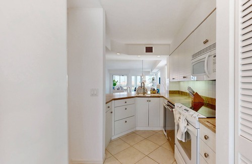 Marco Island Condo | Waterview condo with shared pool, pickleball, and WIFI