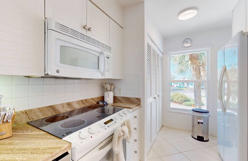Marco Island Condo | Waterview condo with shared pool, pickleball, and WIFI