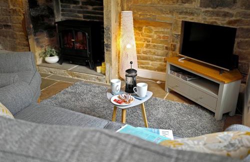 Holmfirth House | Waterview Cottage - a peaceful riverside location