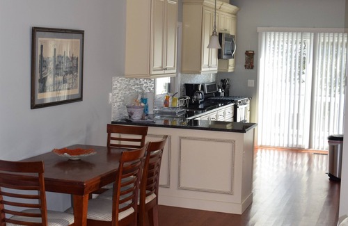 Highlands House | Waterview Cottage- Steps away from the beach