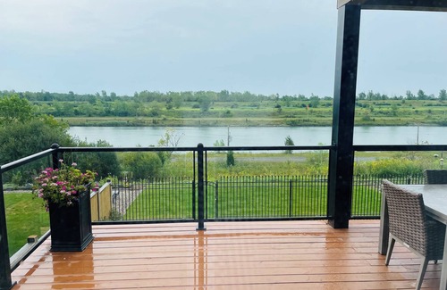 Welland House | Waterview Estates Luxurious Stay is 20min from Niagara falls, stunning location