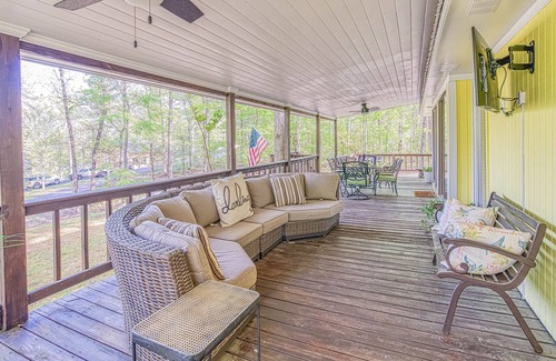 Counce House | Waterview home in heart of Pickwick! 3bd + loft, sleeps 8. Steps from the water!