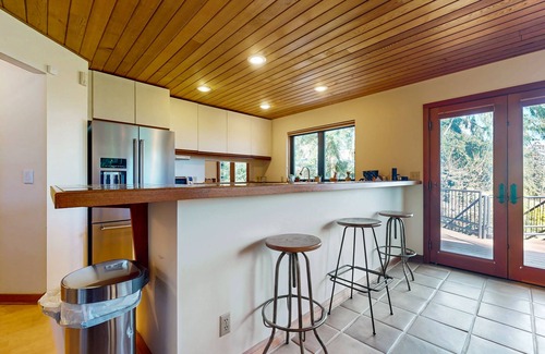Coupeville House | Waterview Retreat in Coupeville – Mt. Baker & Saratoga Passage Views