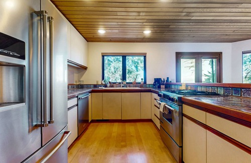 Coupeville House | Waterview Retreat in Coupeville – Mt. Baker & Saratoga Passage Views