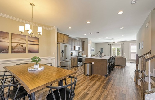 Mineral House | Waterview Townhouse within walking distance of Lake Anna Taphouse