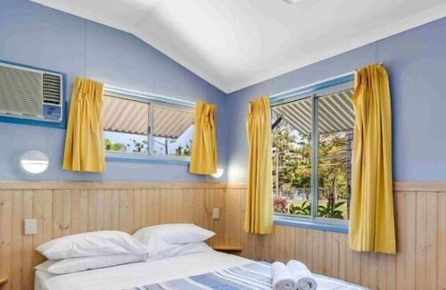 Tinaroo Villa | Waterview Villa 2BR - Fully self-contained with 1 Queen, 1 Sofa, 1 Treble