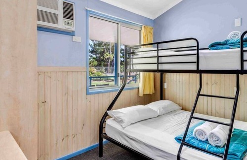 Tinaroo Villa | Waterview Villa 2BR - Fully self-contained with 1 Queen, 1 Sofa, 1 Treble