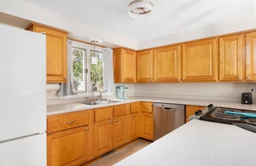 Barrington House | Waterviews off Sowams, Nearby Bike Path and Golfing