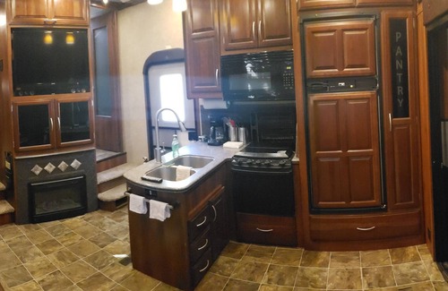 Markham House | Waterway RV Getaway!