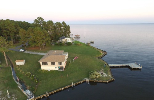 Hertford House | WaterWinds! Waterfront Private house w/dock, Pet friendly