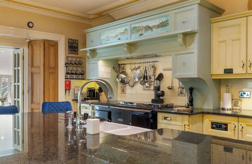 Tenby House | Waterwynch House, Holiday Home Waterwynch, Tenby, Sleeps 30, 12 bedrooms, bathrooms