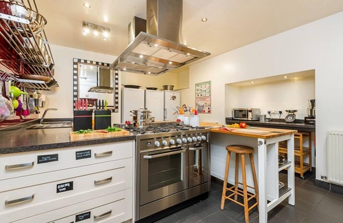 Tenby House | Waterwynch House, Holiday Home Waterwynch, Tenby, Sleeps 30, 12 bedrooms, bathrooms