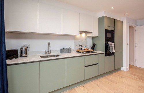 Watford Apartment | Watford Cassio Deluxe - Modernview Serviced Accommodation