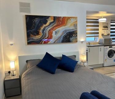 Watford Apartment | Watford Junction, King Size Bed